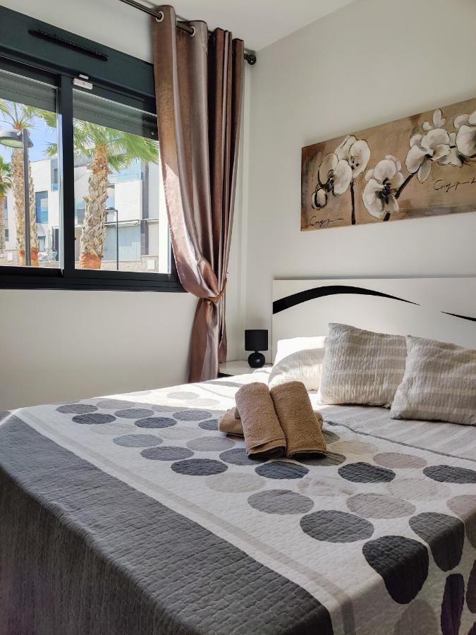 Oasis Beach Apartments Alicante Bagian luar foto